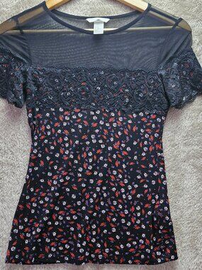 H&M Floral Print Short-Sleeve Top wtih Black Mesh Neckline Lace Detailing Size 0